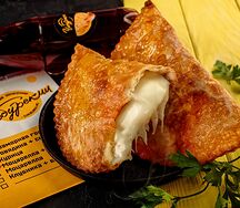 Чебурек с моцареллой