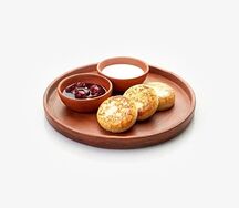 Сырники со сметаной и вишневым вареньем