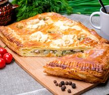 Пирог слоеный с картофелем и курицей