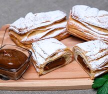 Слойки с вареной сгущенкой