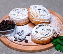 Улитки слоеные с изюмом