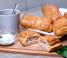 Слойки с ветчиной и сыром
