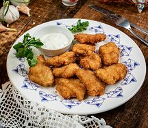 Наггетсы куриные с чесночным соусом