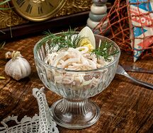 Салат с кальмаром и яйцом
