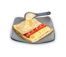 Блин с клубникой, бананом и сгущённым молоком