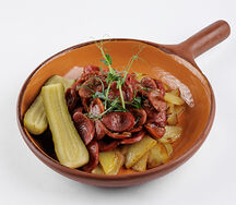 Жареный картофель с колбасками