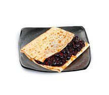 Блин со смородиной