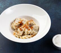 Вареники с картофелем, грибами и сметаной