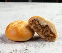 Пирожок с яблоком и корицей