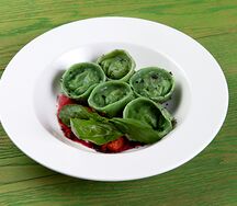 Тортеллини с уткой и вишневым соусом