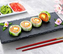 Овощной ролл с лососем