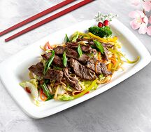 Яки-удон лапша с говядиной