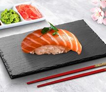 Нигири с лососем