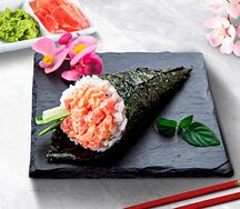 Ручной ролл с тунцом