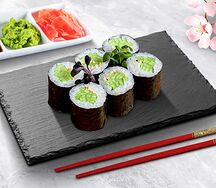 Классический ролл с огурцом 