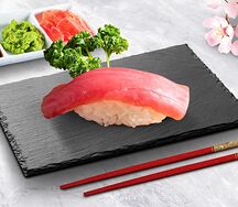 Нигири с тунцом