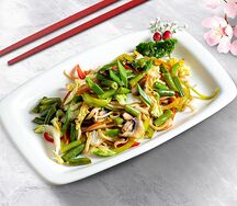 Яки-удон лапша с овощами