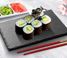 Классический ролл с авокадо 