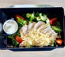 Салат Цезарь с курицей