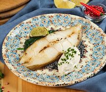 Стейк из палтуса с пюре из цветной капусты