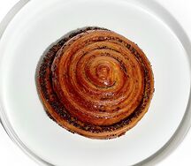 Улитка с маком и сливочным маслом