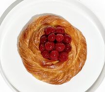 Вензель с малиной