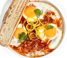 Шакшука с печеными перцами