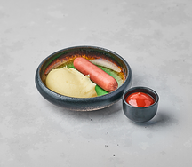 Сосиски с картофельным пюре и кетчупом