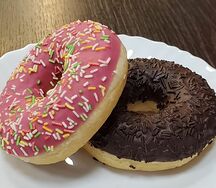 Пончик-донатс с клубникой