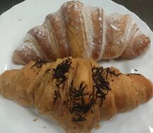 Круассан большой с шоколадной начинкой