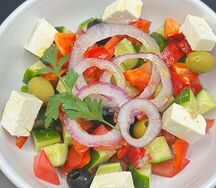Салат греческий с креветками
