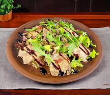 Тёплый салат с телятиной и языком