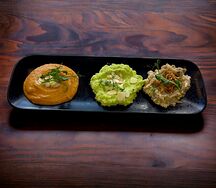 Ассорти мезе из пряных закусок