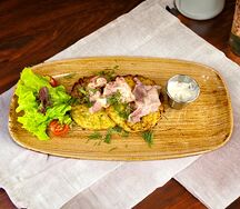 Драники с беконом и сметаной