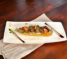 Брускетта с телятиной и баклажанами