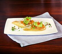 Брускетта с красной рыбой