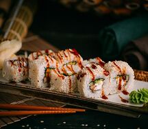 Ролл Унаги в кунжуте