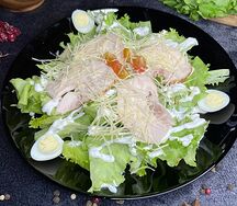 Салат Цезарь с копчёной курицей