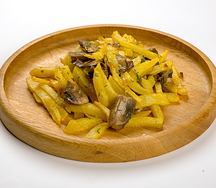 Жареный картофель с грибами и зеленью
