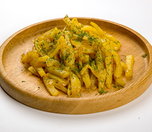 Жареный картофель с луком и зеленью