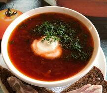 Борщ с чесночными гренками