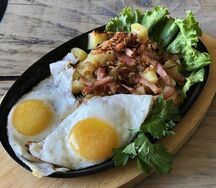 Грудинка, запечённая с картофелем и яйцами