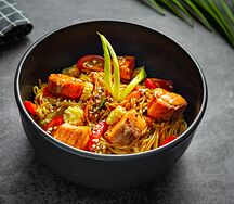 Вок с лососем