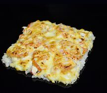 Японская пицца с креветками и крабом