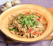 Лапша с курицей и креветками в соусе Том Ям