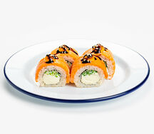 Половинка запеченного ролла Филадельфия