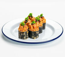 Ролл с тартаром из тунца в темпуре