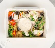 Салат с киноа и курицей