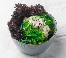 Салат Чука с ореховым соусом