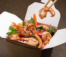 Вок Яичная лапша с креветками в устричном соусе